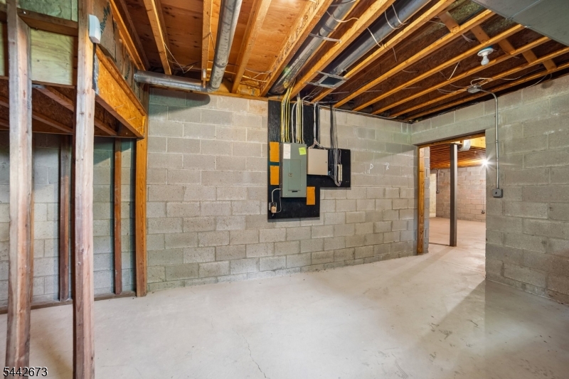 28 Nye Ave