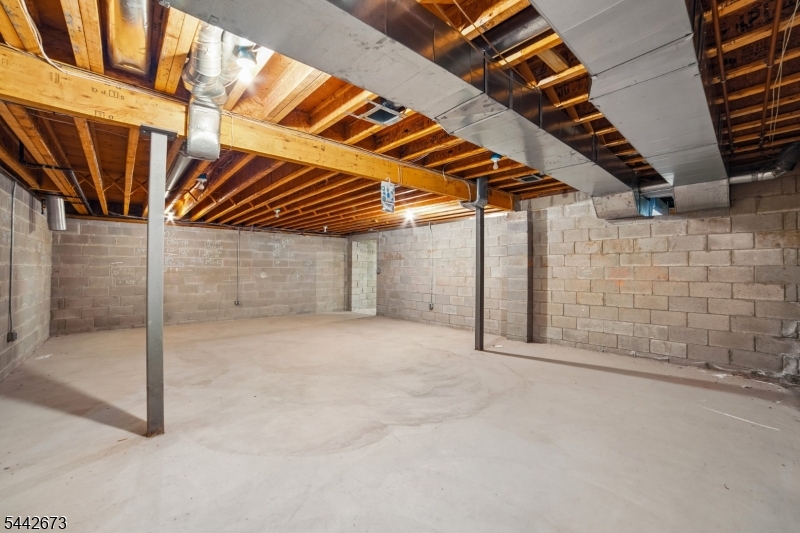 28 Nye Ave