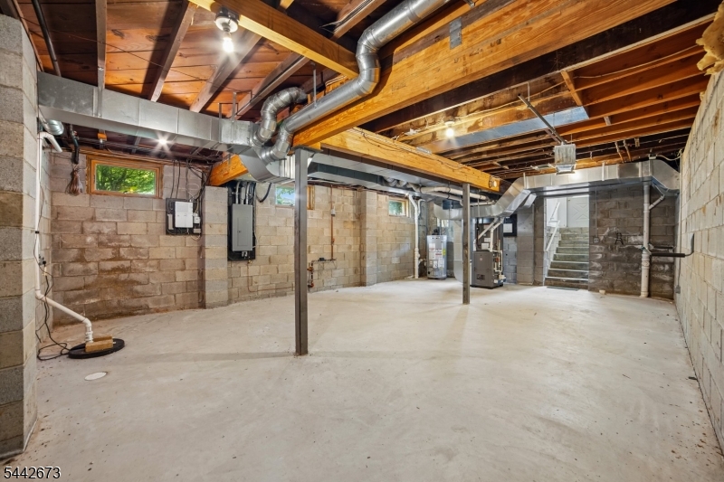 28 Nye Ave