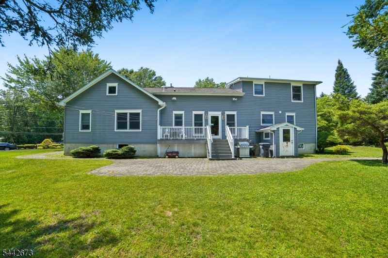 28 Nye Ave