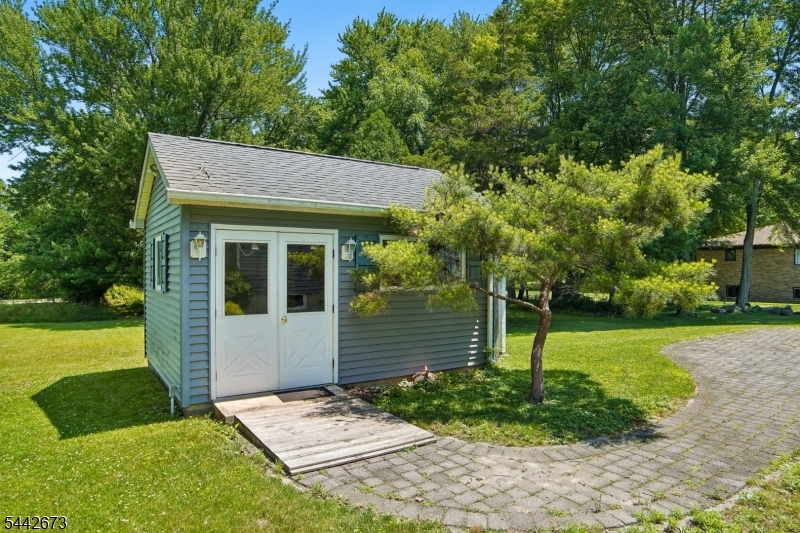 28 Nye Ave