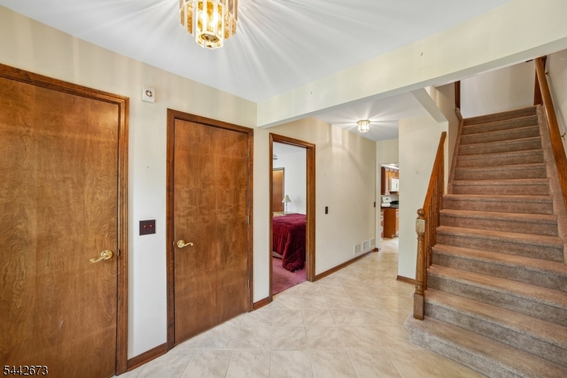 28 Nye Ave
