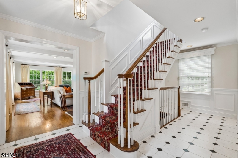 638 Mountain Ave