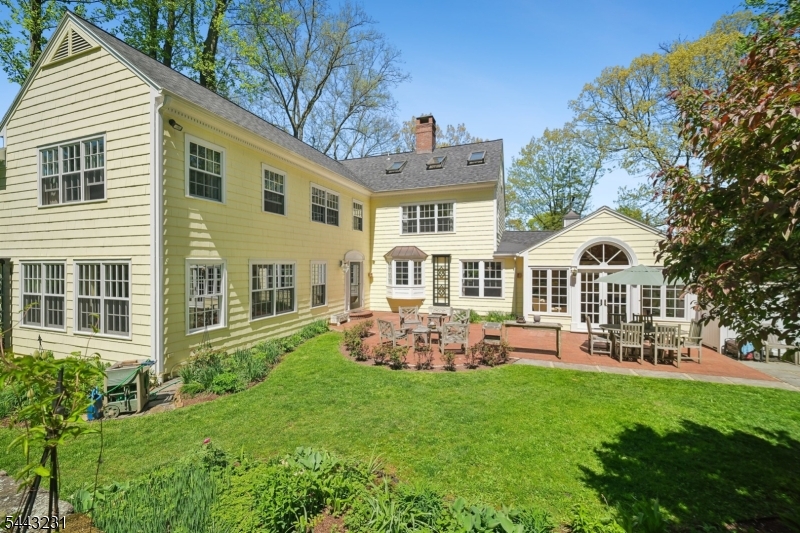 638 Mountain Ave