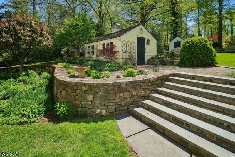 638 Mountain Ave