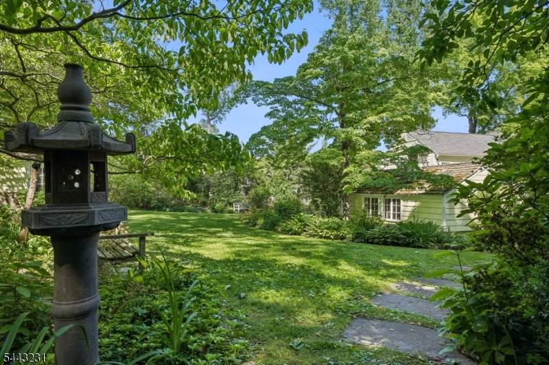 638 Mountain Ave
