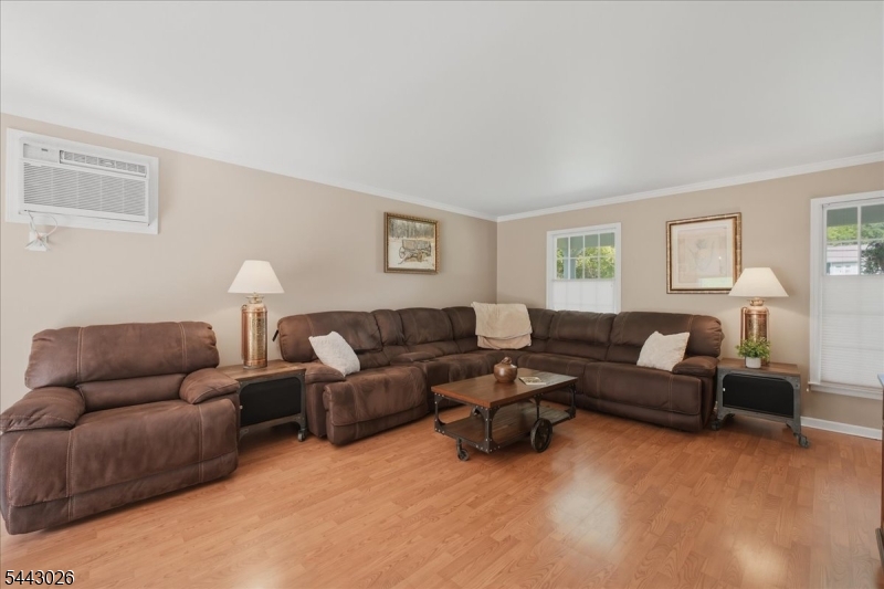 12 Mountain View St