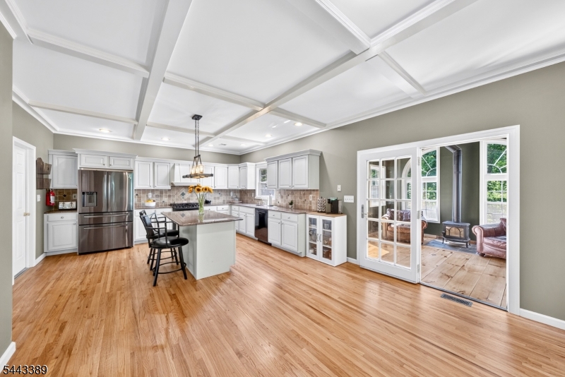 11 Whispering Woods Ln