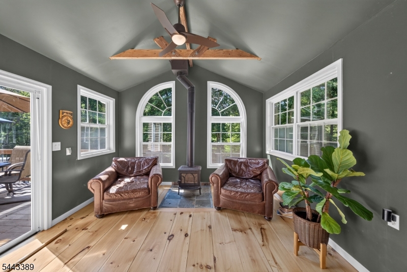 11 Whispering Woods Ln