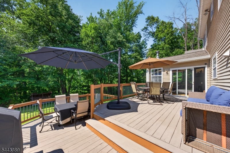 11 Whispering Woods Ln