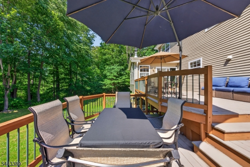 11 Whispering Woods Ln