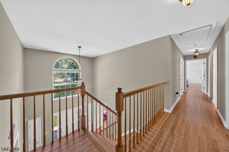 11 Whispering Woods Ln