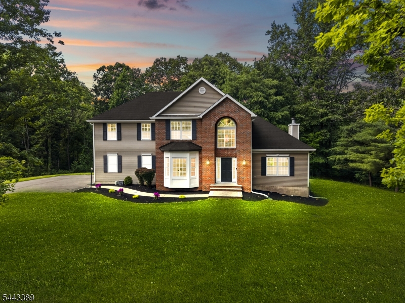 11 Whispering Woods Ln