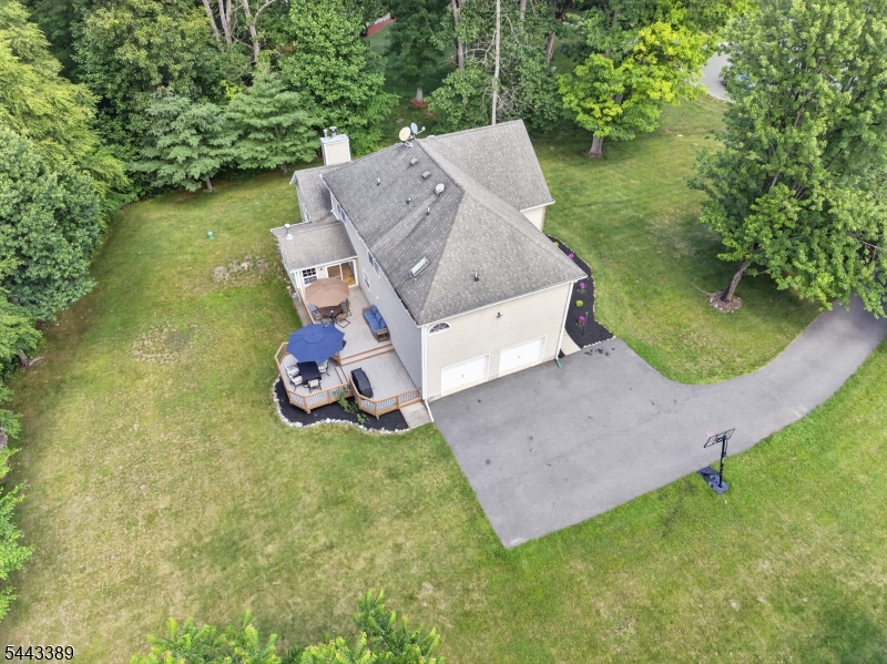 11 Whispering Woods Ln