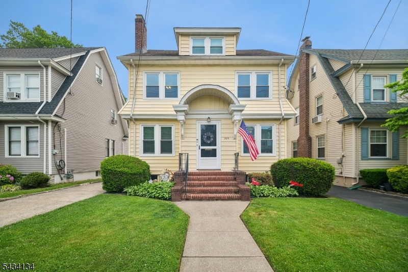 223 Keats Ave