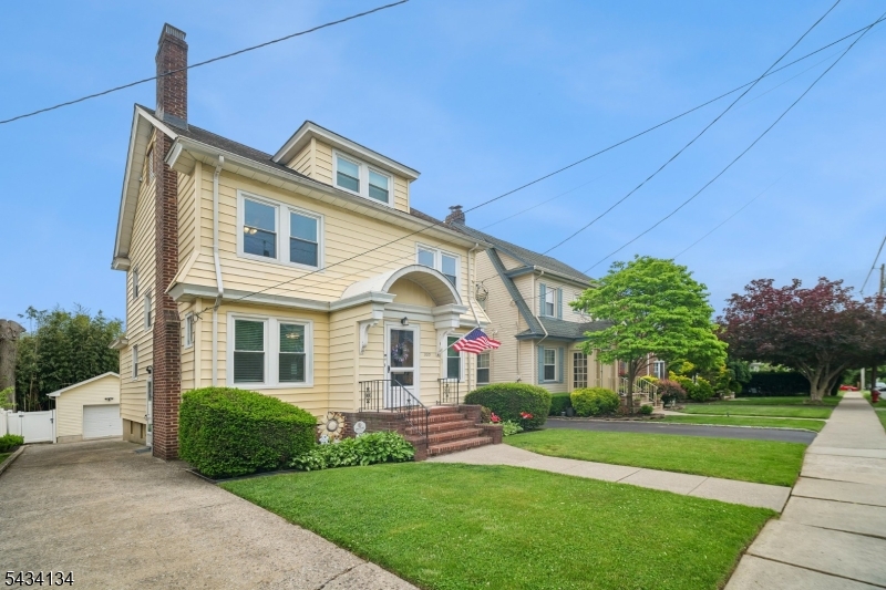 223 Keats Ave