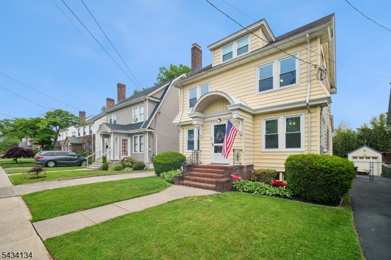 223 Keats Ave