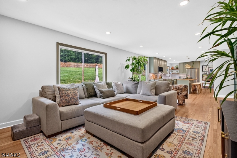 17 Forest Ln