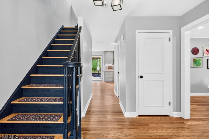17 Forest Ln
