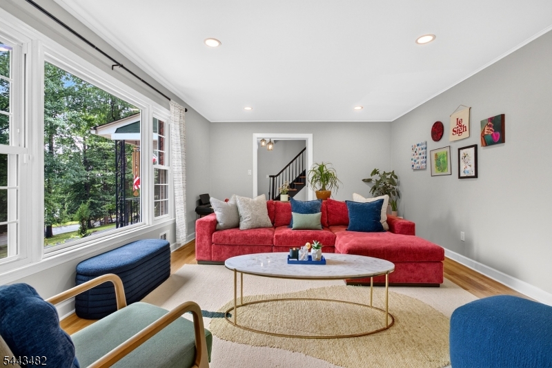 17 Forest Ln