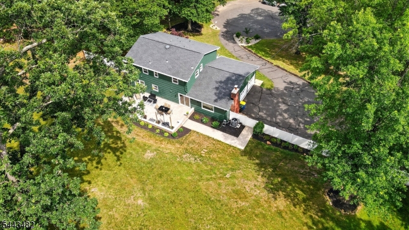 17 Forest Ln