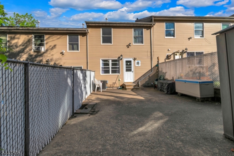 69 N 4Th St