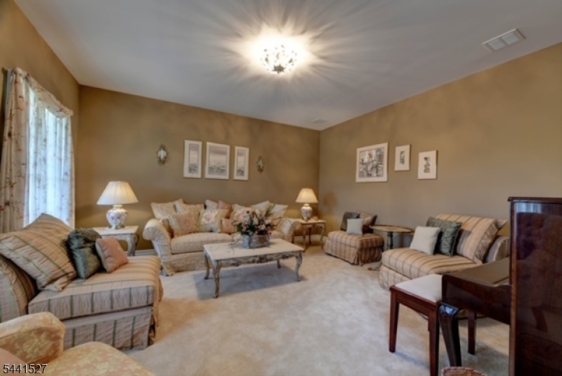 32 Dyer Rd