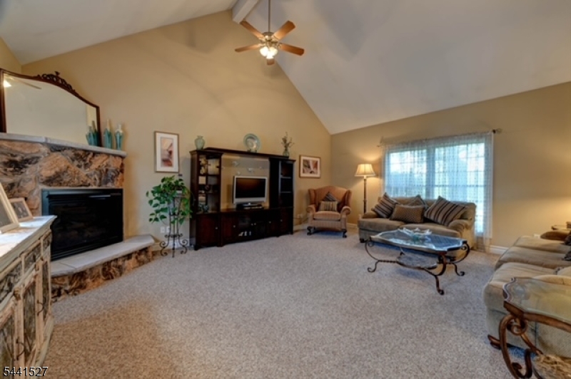 32 Dyer Rd