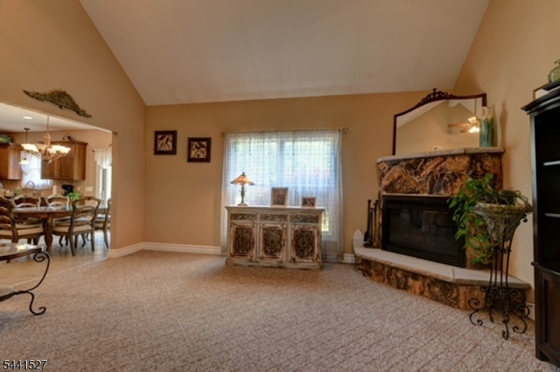 32 Dyer Rd