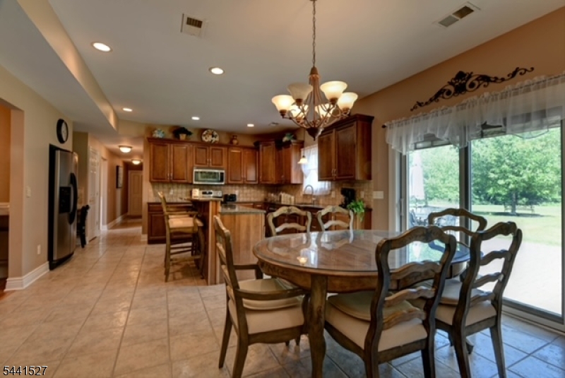 32 Dyer Rd