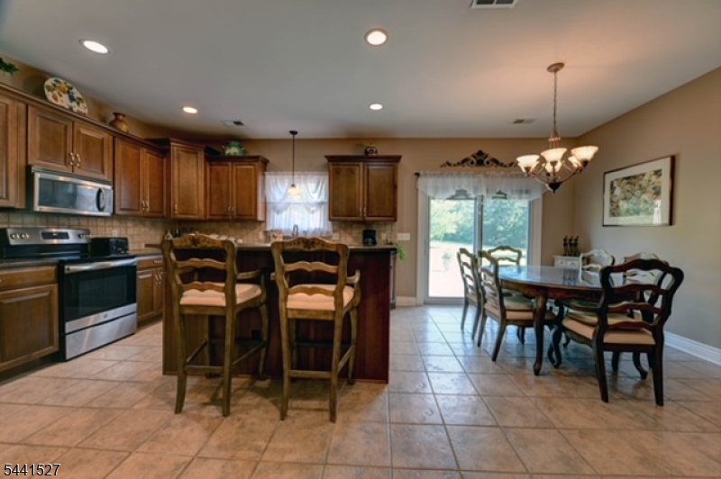 32 Dyer Rd