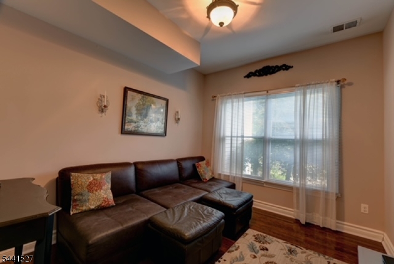 32 Dyer Rd