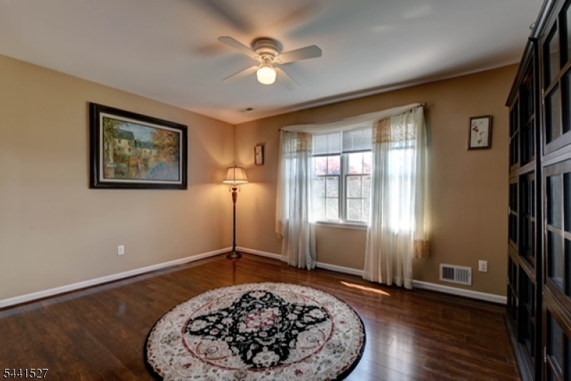 32 Dyer Rd