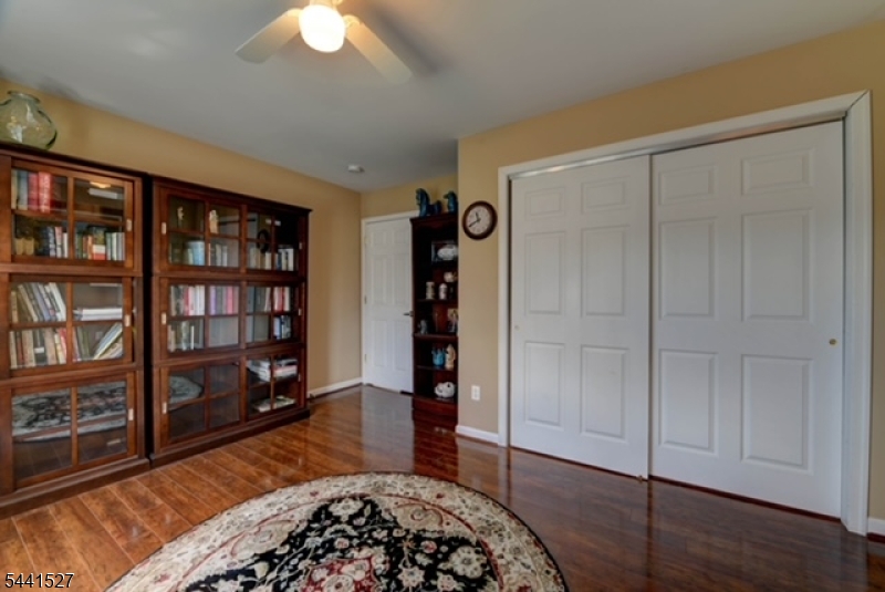 32 Dyer Rd