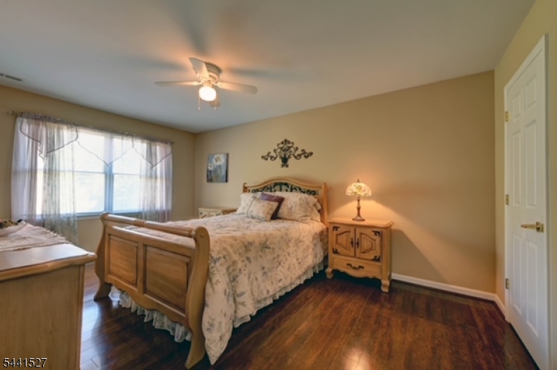 32 Dyer Rd