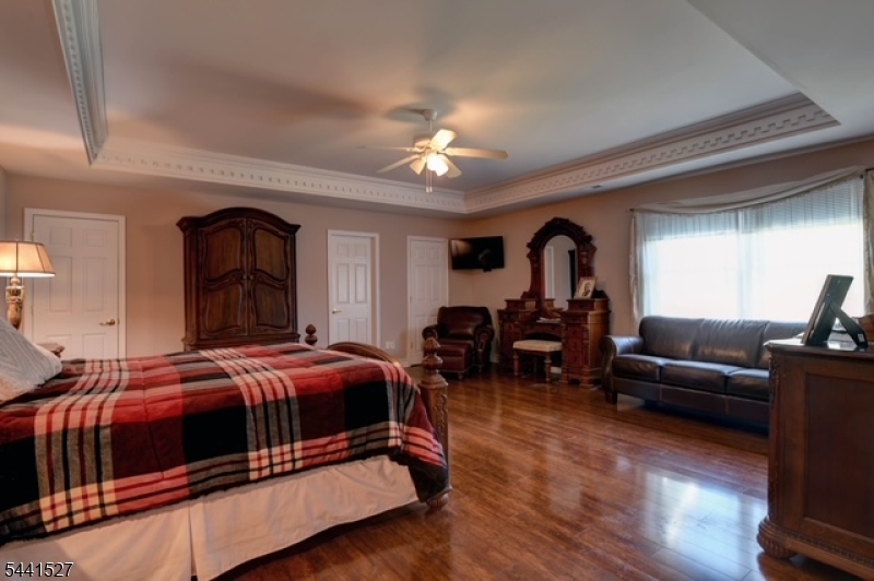 32 Dyer Rd