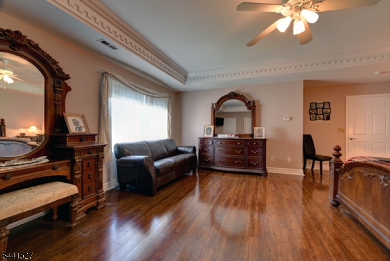 32 Dyer Rd