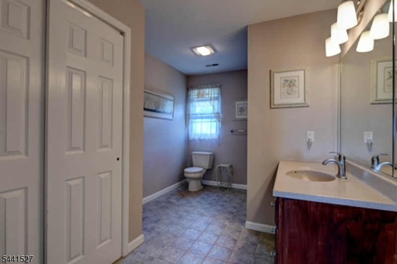 32 Dyer Rd