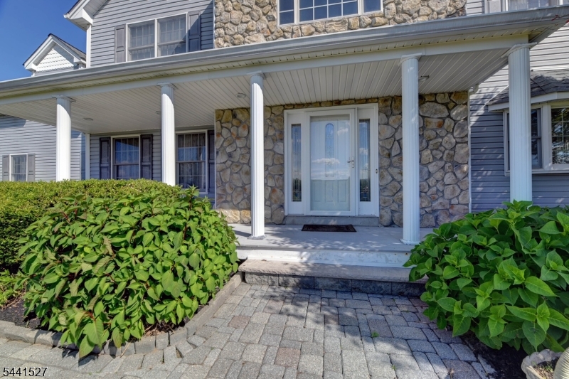 32 Dyer Rd