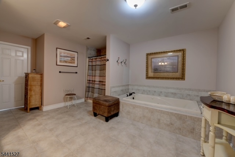 32 Dyer Rd