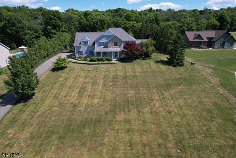 32 Dyer Rd