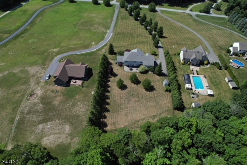 32 Dyer Rd