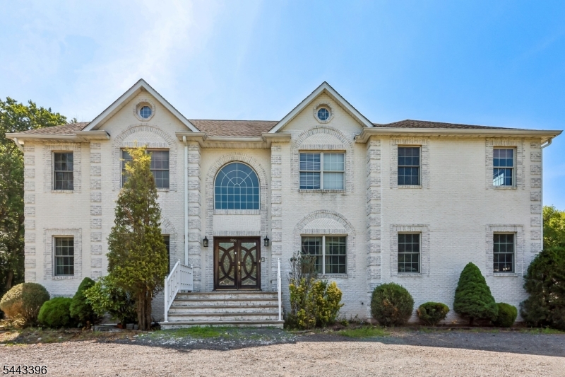 266 Fresh Ponds Rd