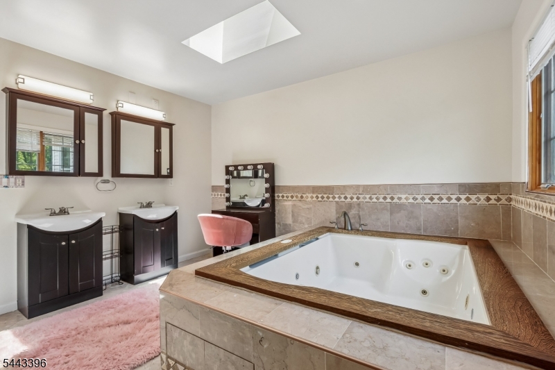 266 Fresh Ponds Rd