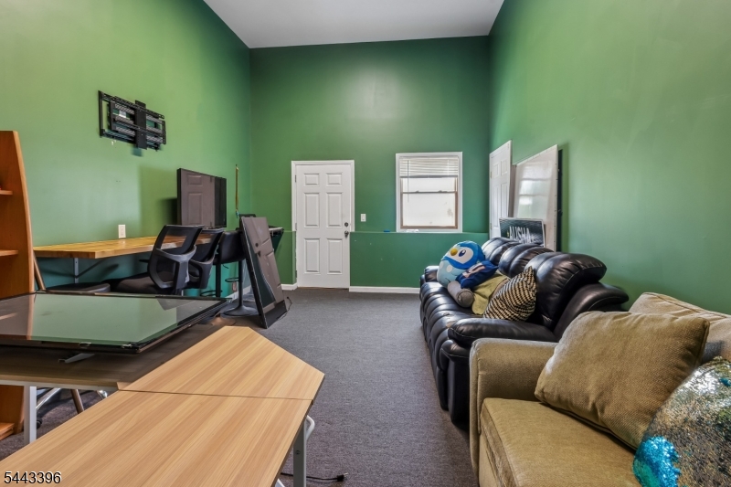 266 Fresh Ponds Rd
