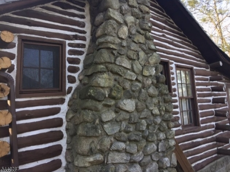 25 Cedar Ln
