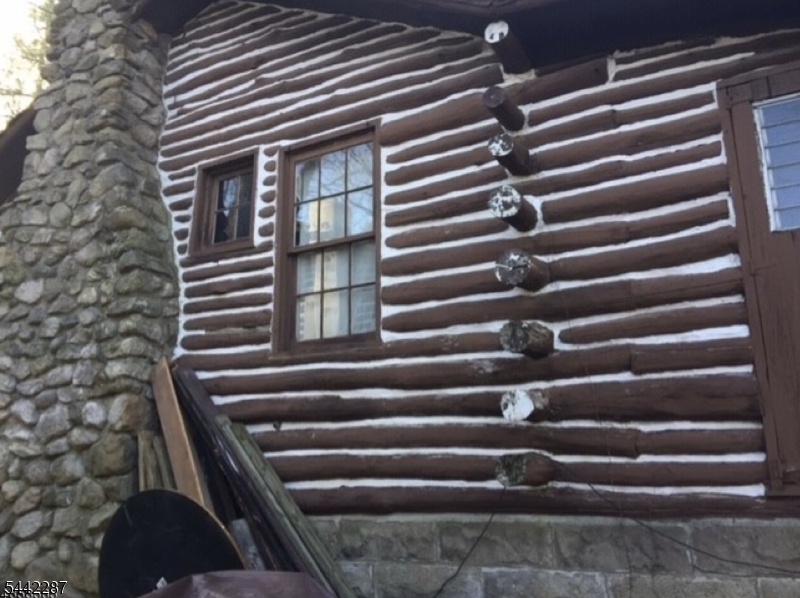 25 Cedar Ln