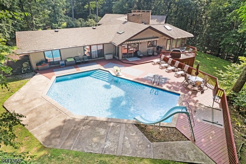 18 Horizon Dr