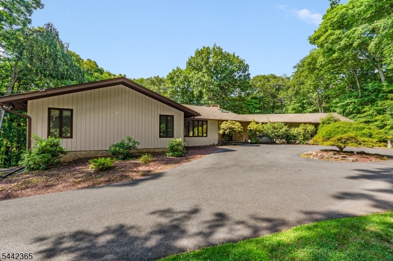 18 Horizon Dr