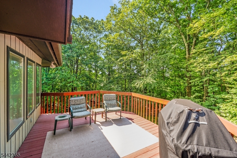 18 Horizon Dr